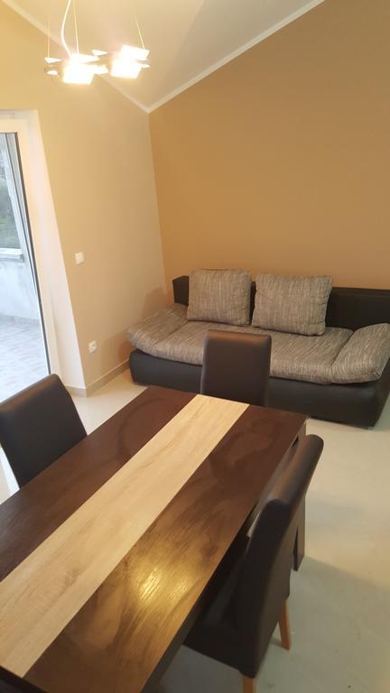Apartments Lena Sutomiscica Екстериор снимка