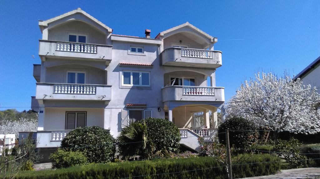 Apartments Lena Sutomiscica Екстериор снимка