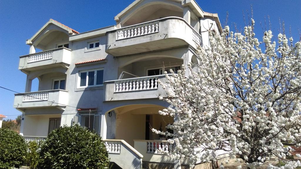 Apartments Lena Sutomiscica Екстериор снимка