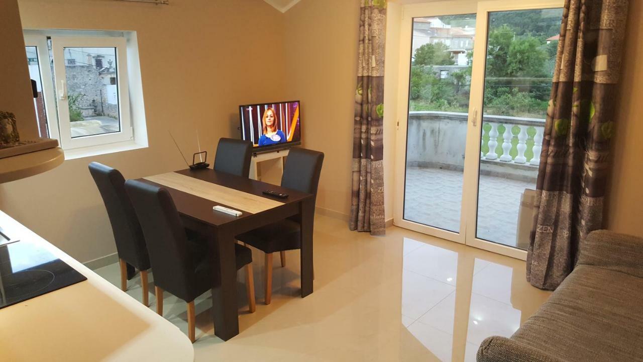 Apartments Lena Sutomiscica Екстериор снимка