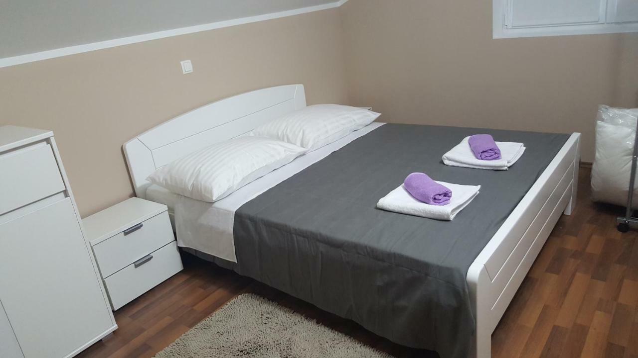 Apartments Lena Sutomiscica Екстериор снимка